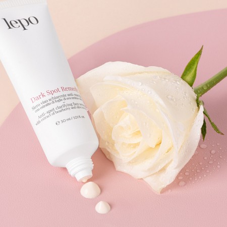 Dark spot remedy, siero viso schiarente anti-macchie con estratto di foglie di uva ursina e olivo